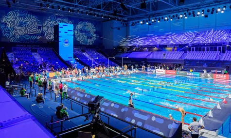 Міжнародна федерація водних видів спорту дозволила росіянам та білорусам змагатися під своїми прапорами