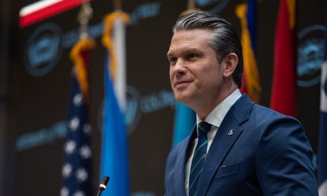 «Шлях праведника оточений беззаконням егоїстів». На проповіді в Пентагоні Гегсет процитував «біблійний» вірш із «Кримінального чтива»