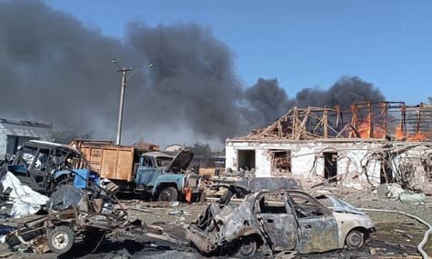 россияне сбросили на Берислав авиабомбы: три человека погибли, еще двое — ранены