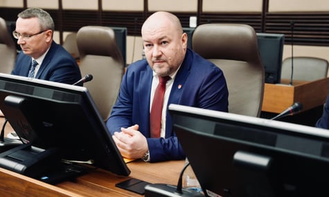 У Словаччині пропонують увести курси військової підготовки через «угорське питання» і шарф Орбана з Великою Угорщиною