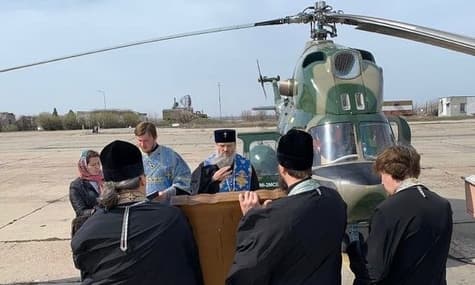 В Запорожье УПЦ МП выгоняла коронавирус крестным ходом на вертолете с иконами