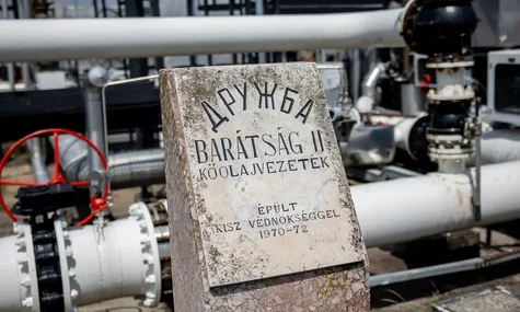 Постачання російської нафти через «Дружбу» в Угорщину і Словаччину в травні повернулося до норми — Reuters
