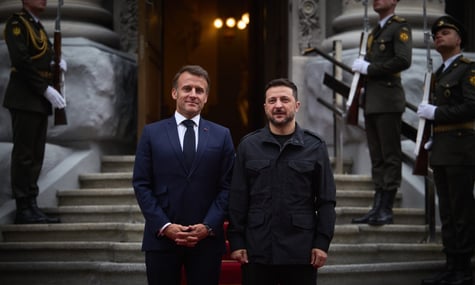 Макрон подзвонив Зеленському одразу після розмови з путіним — медіа
