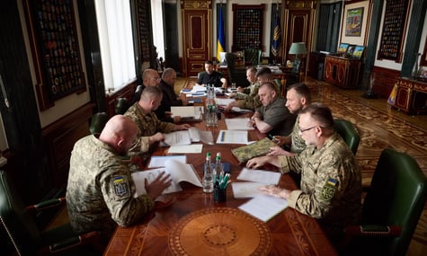Бойовим підрозділам збільшать фінансування, а пікапи можна буде купляти, як дрони — Зеленський