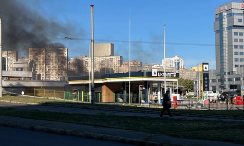 У Києві росіяни вдарили дронами по двох заправках — відомо про постраждалих