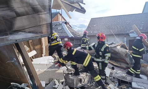 В Соломенском районе Киева из-за взрыва обрушилось здание. Спасатели проверяют, есть ли под завалами люди