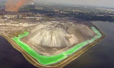 Освобождение новых земель, суд над оккупантами и экологическая катастрофа в Мариуполе: главное за день 18 мая