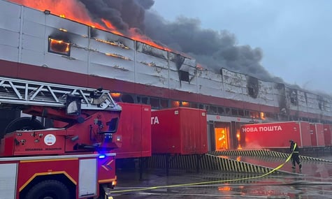 У Луцьку «шахед» атакував склади «Нової пошти» та однієї з продуктових мереж. Постраждала й багатоповерхівка