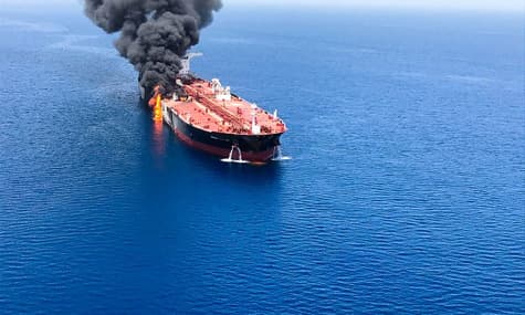 Біля узбережжя Ірану напали на два танкери, після чого нафта подорожчала на 4,5%