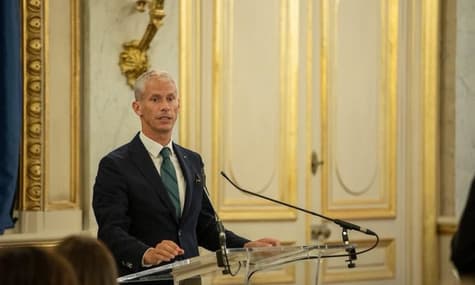 Во Франции министр культуры заразился коронавирусом