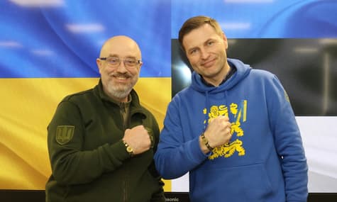 Министр обороны Эстонии приехал в Украину и объявил новый пакет военной помощи