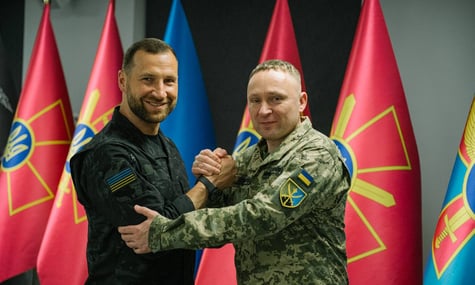 «Домовилися бути чесними один з одним». Очільник Міноборони Хмара зустрівся з новим головкомом Драпатим