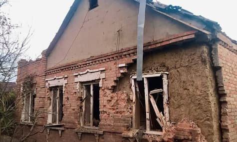 Окупанти обстріляли Нікополь: пошкодили два десятки будівель і лінії електропередач, тисячі людей залишилися без світла