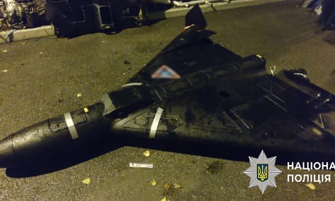 У Києві чоловік перевозив «шахед» на даху авто. Поліція вилучила його