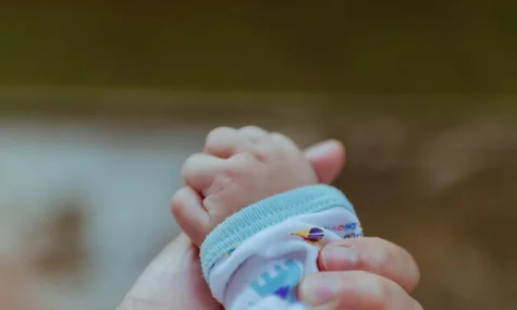 50 000 гривень при народженні дитини та інша допомога: Зеленський підписав закон