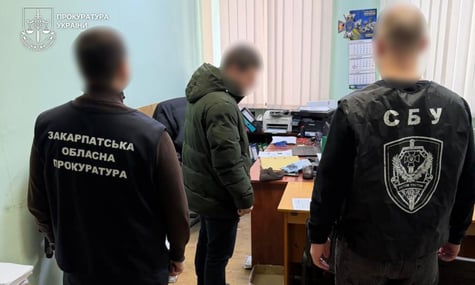 Колишній народний депутат отримав бронювання «на папері», а потім виїхав за кордон — слідство