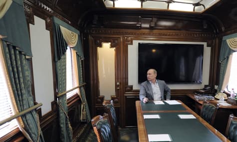 Для путіна збудували секретну мережу залізниць. З часу активної війни він пересувається бронепотягами — ЗМІ