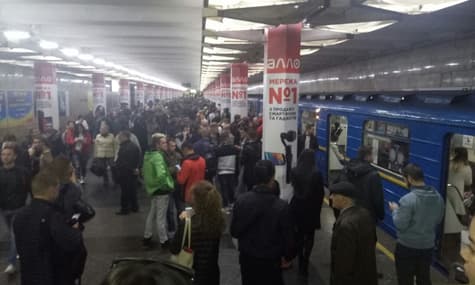 У метро Києва поломка на станції «Почайна»