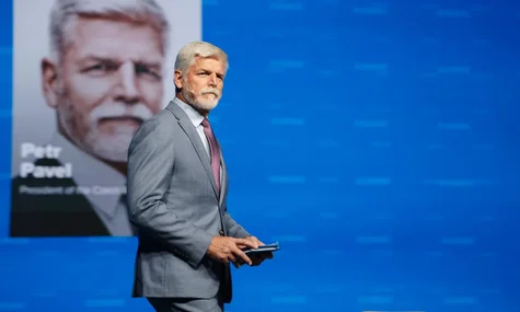 Президент Чехії підписав закон про заборону пропаганди комунізму. Ідеологію прирівняли до нацизму