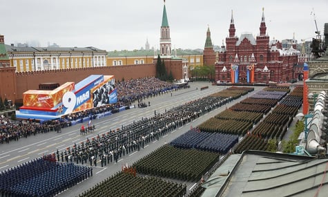 Підготовка росіян до 9 травня: у Москві фіксують перебої зі зв'язком, а в Севастополі відмовилися проводити парад
