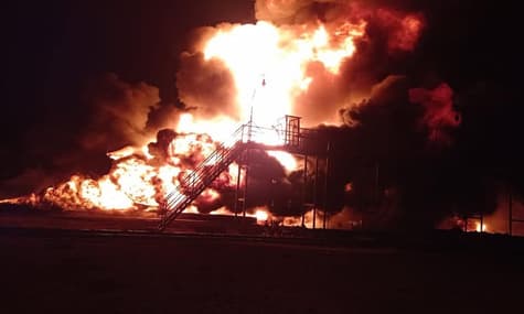 На Житомирщині унаслідок авіаударів загорілися дві нафтобази — ДСНС