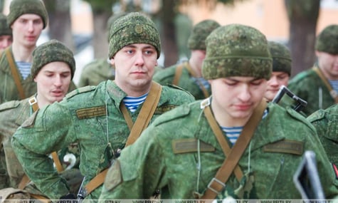 Білоруси скаржаться на масове отримання повісток із вимогою термінової явки. У Міноборони кажуть про «агресивну риторику Заходу»