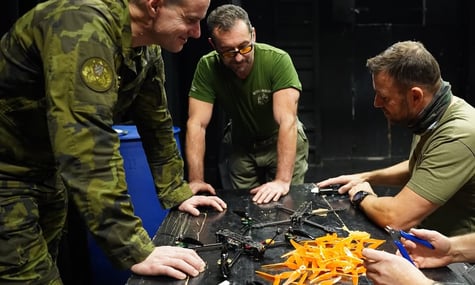 У Чехії організація, що збирає гроші на дрони для України, опинилася в центрі розслідування шахрайства