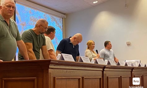 На Теремках на два тижні призупинять роботи з прокладання тепломережі, де вирубували дерева