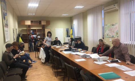 На 106-му окрузі Луганщини не сформували дільничні комісії. ЦВК призначила термінове засідання ОВК