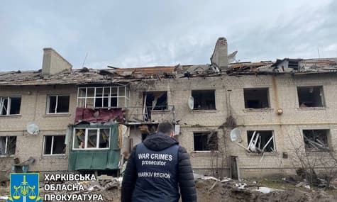россияне ударили ракетой по поселку в Харьковской области: есть пострадавшие