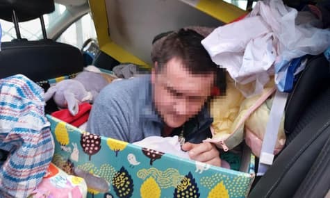 Взрослый мужчина пытался выехать из Украины в бейби-боксе. Его остановили пограничники