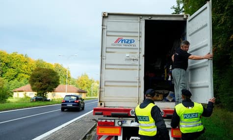 Польша и Чехия ввели пограничный контроль со Словакией из-за увеличения количества мигрантов