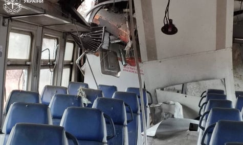 FPV-дрон влучив в електричку, що стояла на станції в Харківській області. Пасажир загинув