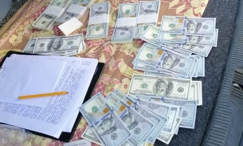 У Києві правоохоронцю обіцяли за $220 тисяч «продати» посаду начальника обласної поліції — аферистів затримали