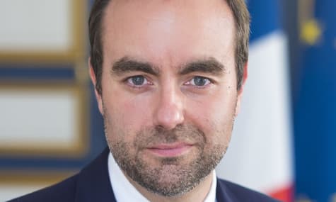 Глава Минобороны Франции посетит Киев — СМИ