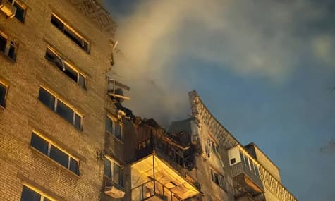 Оккупанты попали в многоэтажку в Днепре — пострадали люди