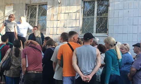 Паспортный стон. Легко ли жителям непризнанных «ДНР» и «ЛНР» стать гражданами РФ? Репортаж из очередей