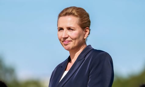 Прем'єрка Данії розповіла, як після від'їзду з Києва отримала повідомлення з пропозицією «виправити» її ніс