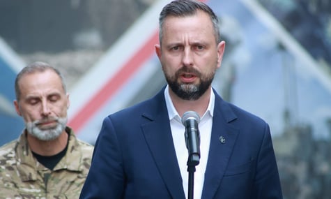 Міністр оборони Польщі: Дрон, який упав і вибухнув на кукурудзяному полі, був російською провокацією
