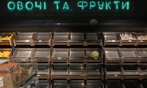 Всі гребуть — і я гребу. Що треба знати, перш ніж скуповувати крупи та олію