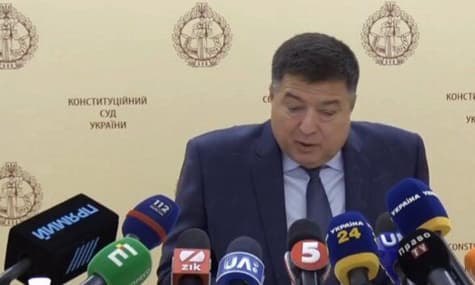 Глава Конституционного суда просит о встрече с Зеленским. А еще пугает сепаратизмом