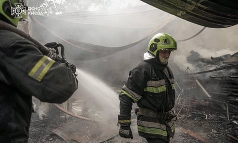 У столичному Гідропарку сталася пожежа (ОНОВЛЕНО)