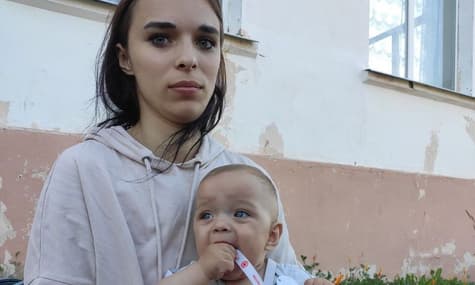 Депортовану маму з маленьким сином повернули в Україну, їх кілька разів не випускали з рф — омбудсмен