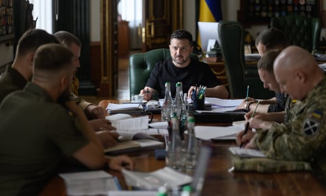 Нарада президента щодо українських далекобійних ударів