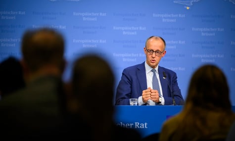 WSJ: Трамп здивував Мерца, зателефонувавши після російського обстрілу України й погодившись допомогти зброєю