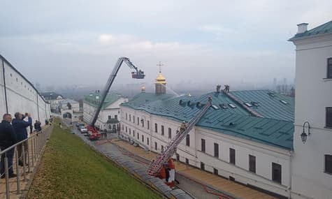 На территории Киево-Печерской лавры загорелась иконописная мастерская. Пострадали четыре человека