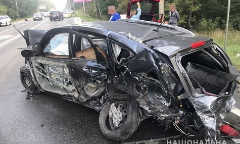 У Києві сталася ДТП за участі восьми автівок: 5 людей госпіталізували, зокрема дитину