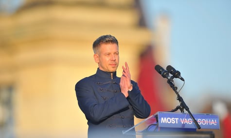 Петер Мадяр — шлях від прихильника Орбана до його опонента. Що відомо про нового прем’єр-міністра Угорщини?