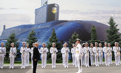 російський лідер володимир путін на святкуванні дня ВМФ у Санкт-Петербурзі