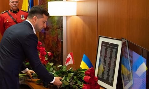 Зеленський відвідав посольство Канади й вшанував загиблих у катастрофі літака МАУ
